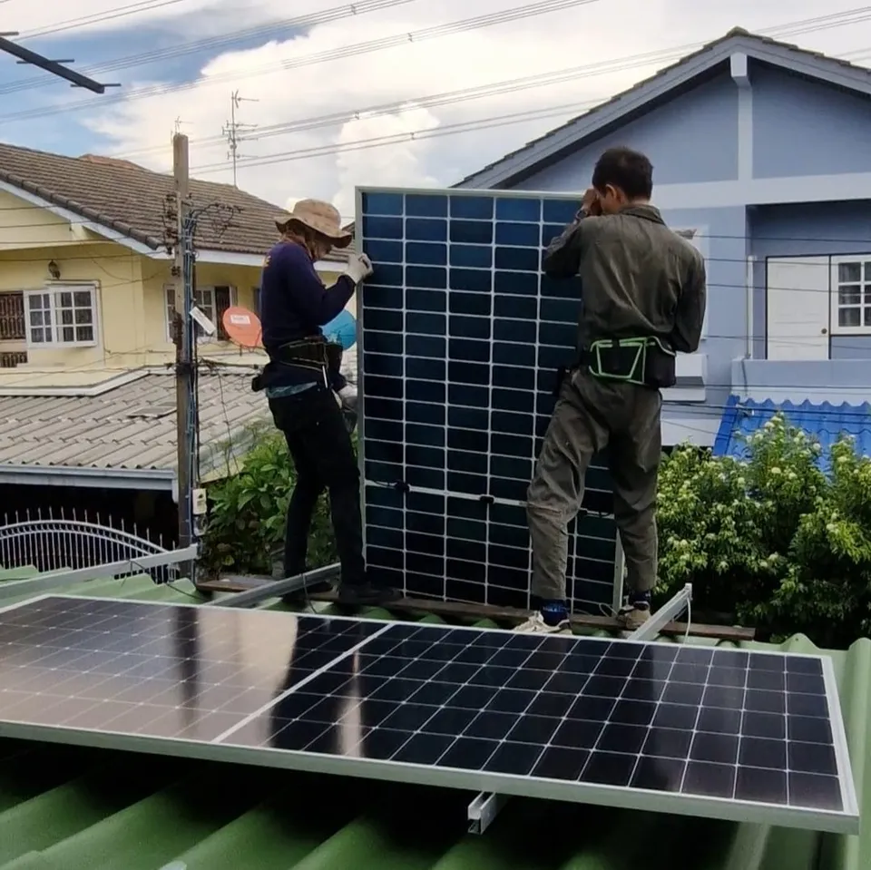 Solar panel installation at อยากติดโซลาร์เซลล์ ต้องเตรียมตัวอย่างไรบ้าง