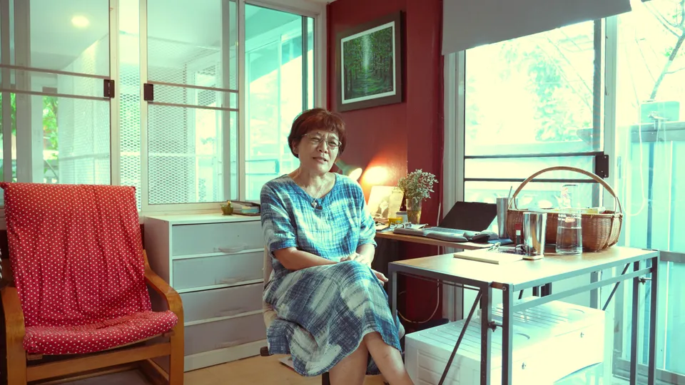 Solar panel installation at พลังงานสะอาดในมุมมองของนักสิ่งแวดล้อม:เปรมฤดี ดาวเรือง ผู้ขับเคลื่อนโครงการฟื้นฟูนิเวศวิทยาในภูมิภาคแม่น้ำโขง